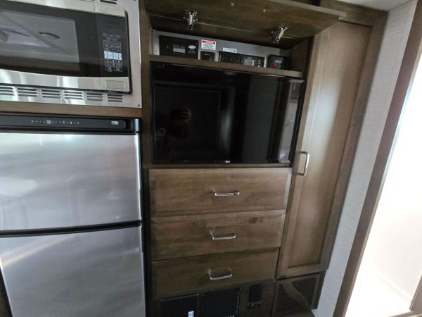 2021 Tiffin Motorhomes Wayfarer 25RW - Image 12