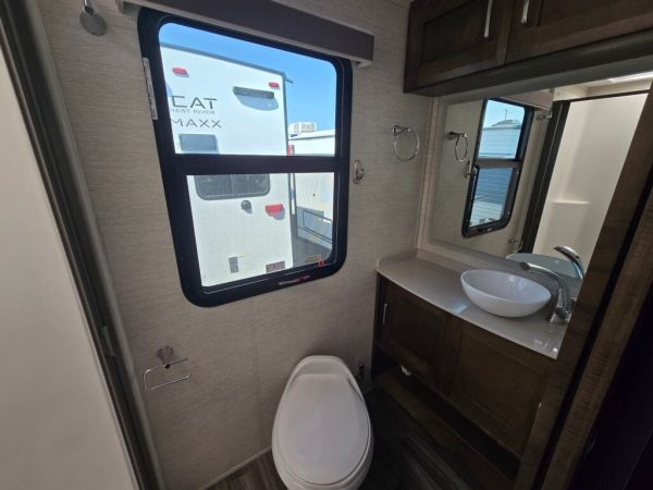 2021 Tiffin Motorhomes Wayfarer 25RW - Image 13