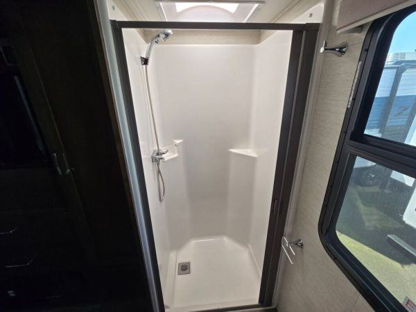 2021 Tiffin Motorhomes Wayfarer 25RW - Image 14
