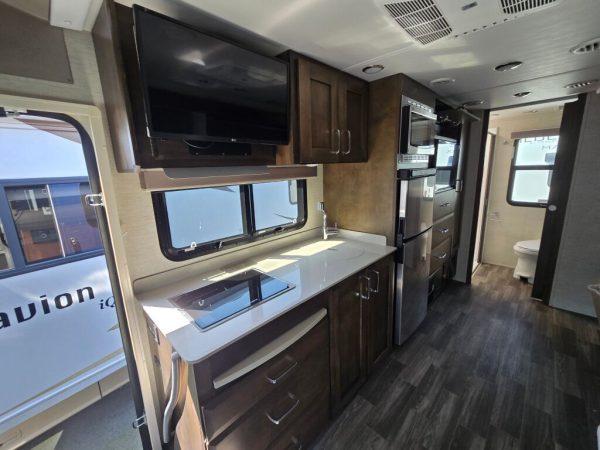 2021 Tiffin Motorhomes Wayfarer 25RW - Image 9