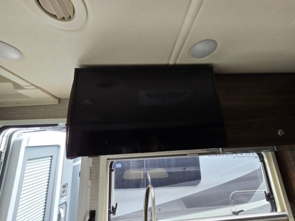 2021 Winnebago Navion 24J - Image 12