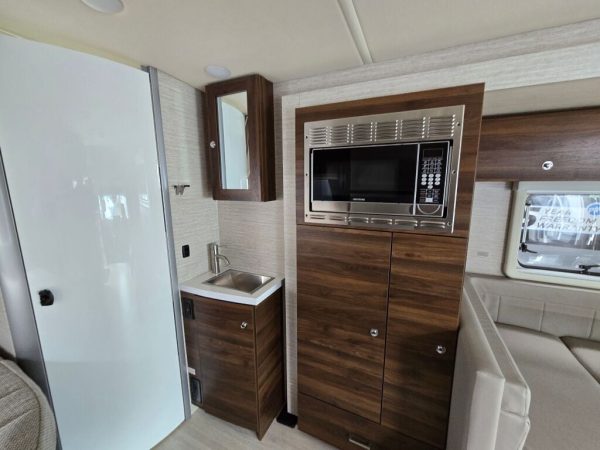 2021 Winnebago Navion 24J - Image 13