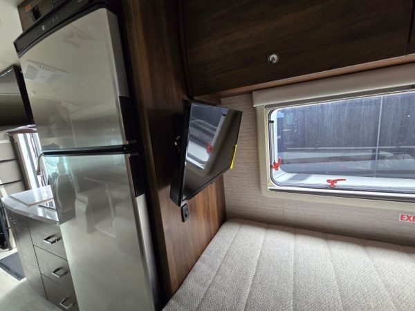 2021 Winnebago Navion 24J - Image 15