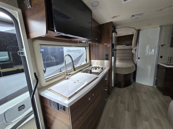 2021 Winnebago Navion 24J - Image 9
