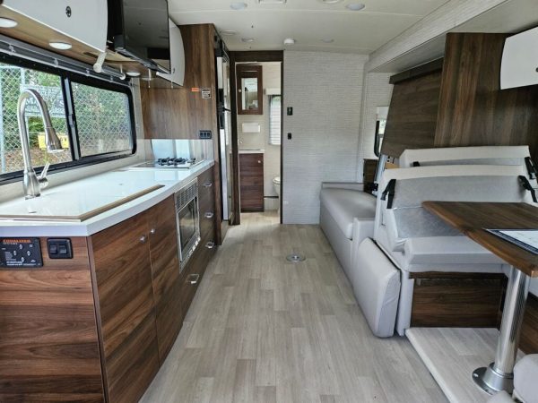 2021 Winnebago View 24D - Image 11