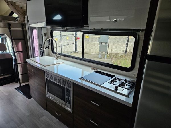 2021 Winnebago View 24D - Image 17