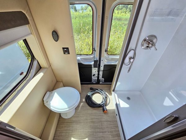 2022 Chinook Bayside SS - Image 23