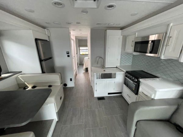 2022 Coachmen Mirada 315KS - Image 11