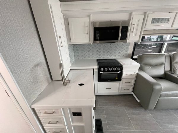 2022 Coachmen Mirada 315KS - Image 12