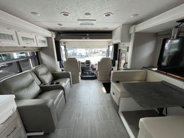 2022 Coachmen Mirada 315KS - Image 13
