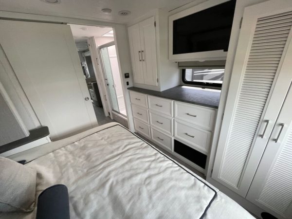 2022 Coachmen Mirada 315KS - Image 21