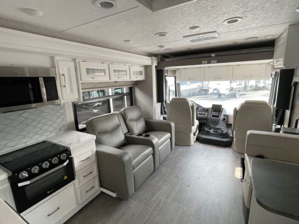 2022 Coachmen Mirada 315KS - Image 23