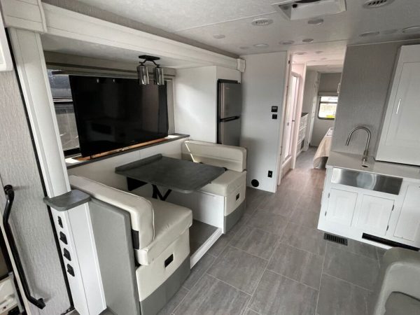 2022 Coachmen Mirada 315KS - Image 25