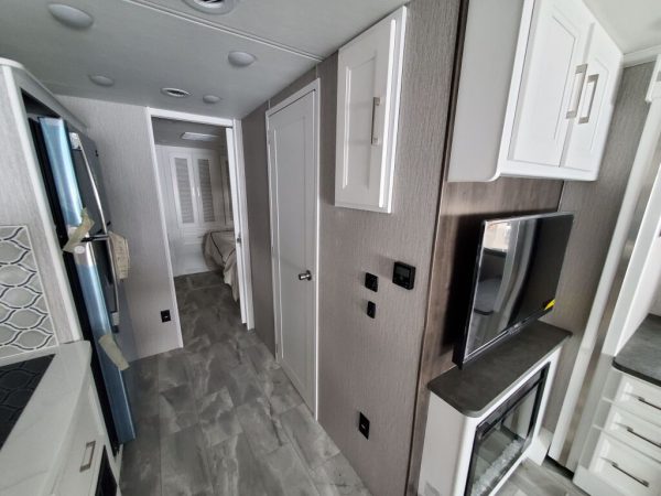 2022 Coachmen Sportscoach 354QS - Image 19