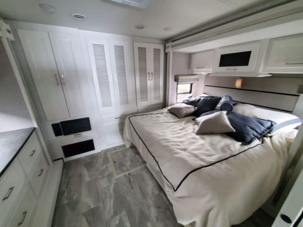 2022 Coachmen Sportscoach 354QS - Image 23