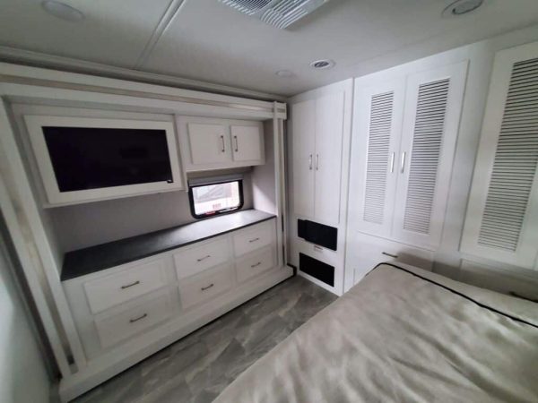2022 Coachmen Sportscoach 354QS - Image 24