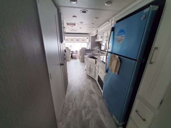 2022 Coachmen Sportscoach 354QS - Image 28