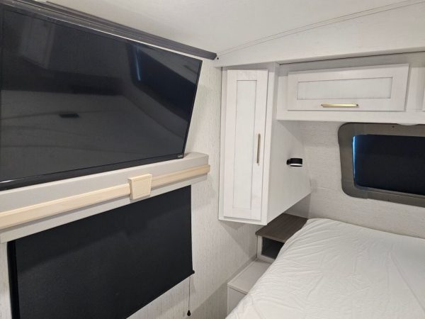 2022 Dutchmen Astoria Travel Trailer 2903BH - Image 13