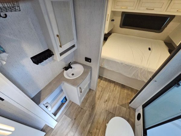 2022 Dutchmen Astoria Travel Trailer 2903BH - Image 8
