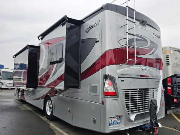 2022 Fleetwood Discovery 36Q - Image 3