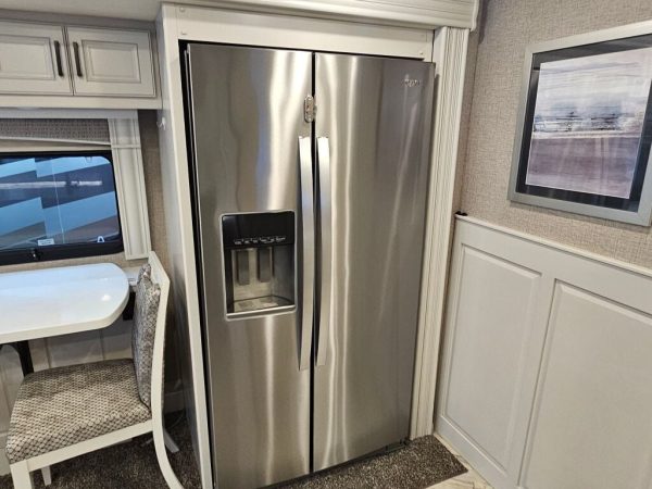 2022 Fleetwood Discovery 36Q - Image 22