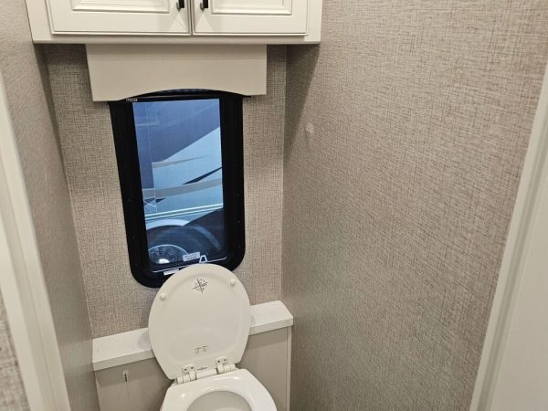 2022 Fleetwood Discovery 36Q - Image 30