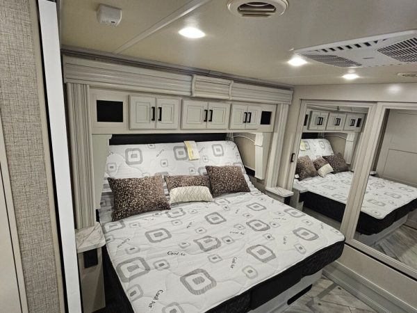 2022 Fleetwood Discovery 36Q - Image 31