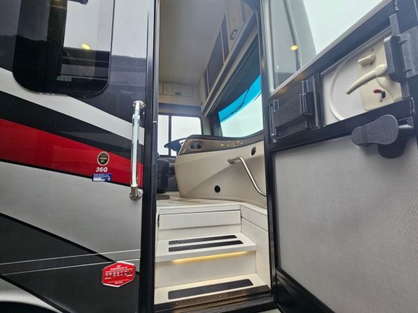2022 Fleetwood Discovery 36Q - Image 5
