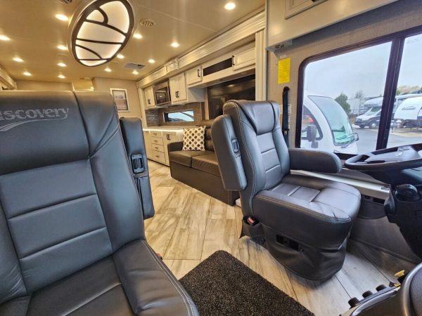 2022 Fleetwood Discovery 36Q - Image 6