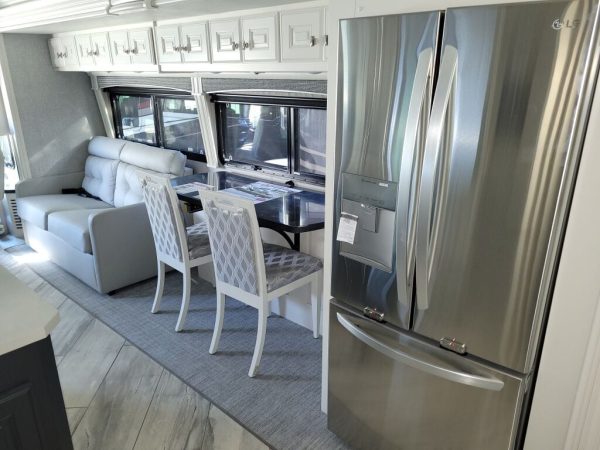 2022 Fleetwood Discovery LXE 36HQ - Image 12