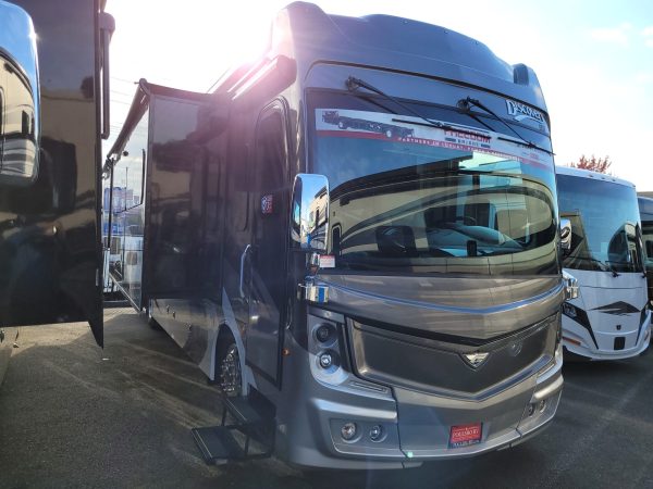 2022 Fleetwood Discovery LXE 36HQ - Image 17