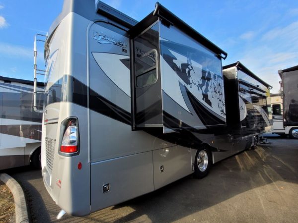 2022 Fleetwood Discovery LXE 36HQ - Image 4