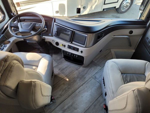 2022 Fleetwood Discovery LXE 36HQ - Image 6