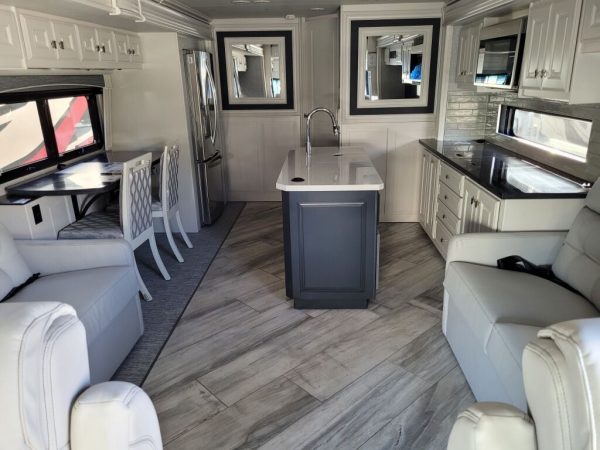 2022 Fleetwood Discovery LXE 36HQ - Image 7