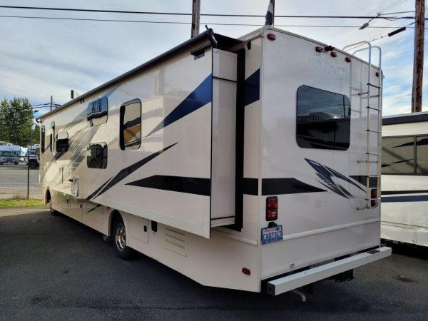 2022 Fleetwood Flair 34J - Image 3
