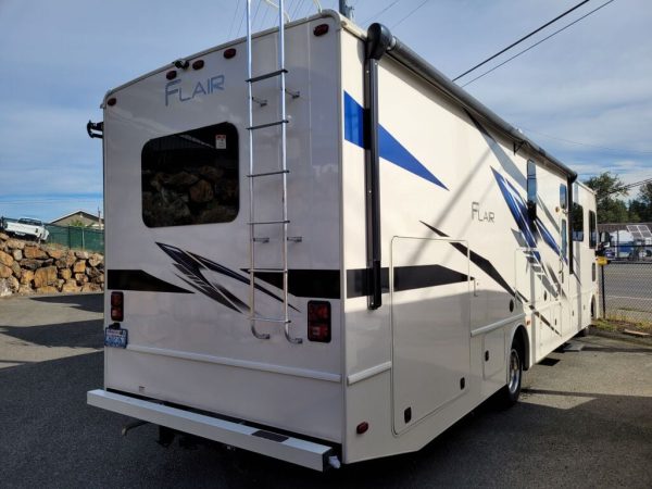 2022 Fleetwood Flair 34J - Image 4