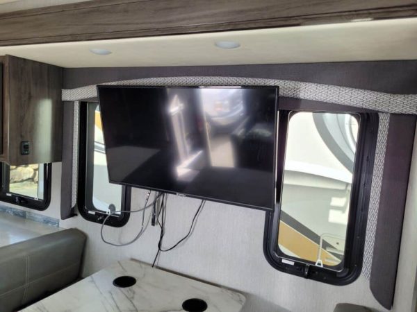 2022 Fleetwood Flair 34J - Image 8