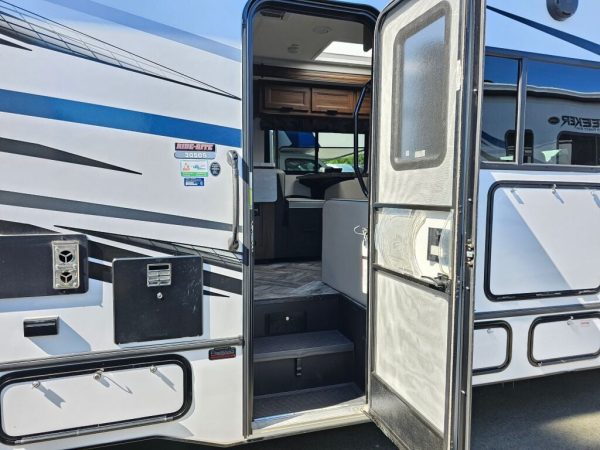 2022 Forest River Sunseeker 3050 - Image 10