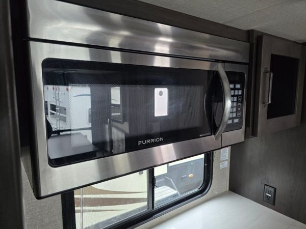 2022 Grand Design Reflection (Fifth Wheel) 337RLS - Image 17