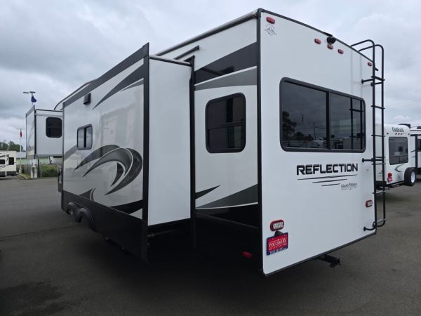 2022 Grand Design Reflection (Fifth Wheel) 337RLS - Image 5