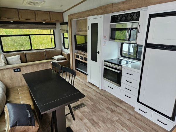 2022 Keystone Arcadia Half-Ton 3250RL - Image 6