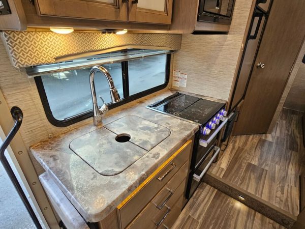 2022 Thor Motor Coach Four Winds 22B - Image 16