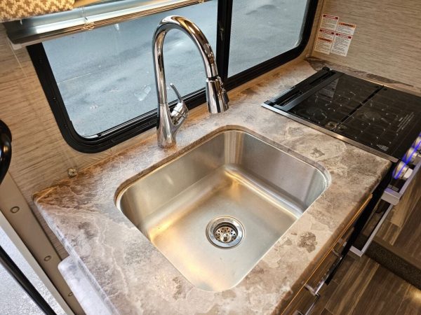 2022 Thor Motor Coach Four Winds 22B - Image 18