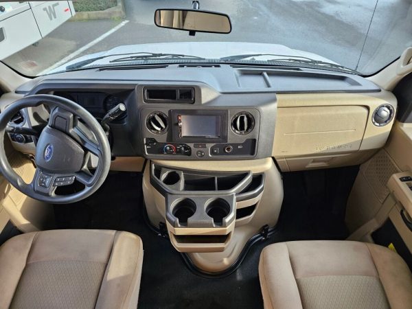 2022 Thor Motor Coach Four Winds 22B - Image 9