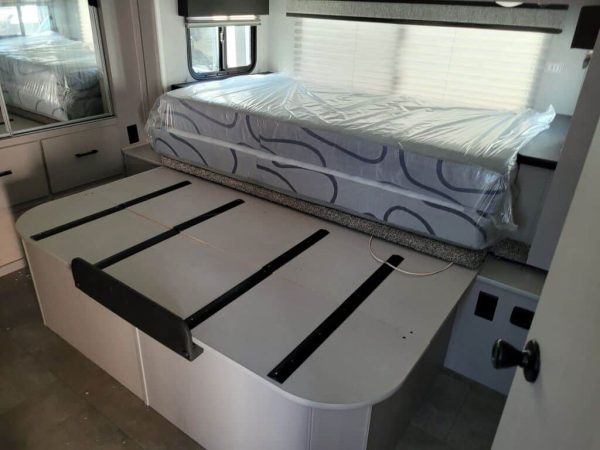 2023 Coachmen Freelander 29KB - Image 7