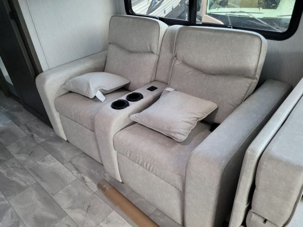 2023 Coachmen Mirada 35ES - Image 14