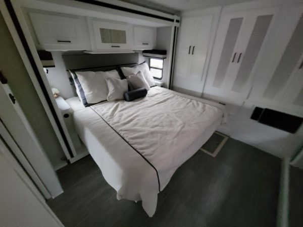 2023 Coachmen Sportscoach RD 403QS - Image 13
