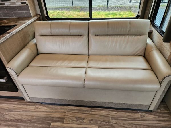2023 Thor Motor Coach Four Winds 27R - Image 13