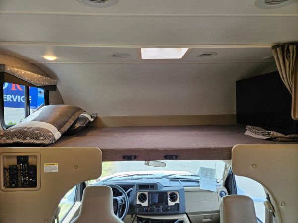 2023 Thor Motor Coach Four Winds 27R - Image 6