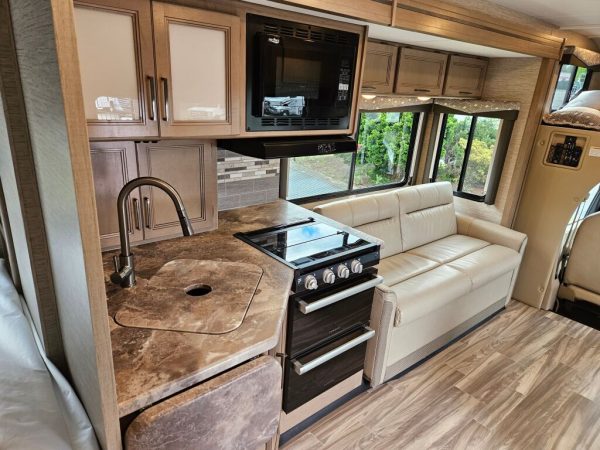 2023 Thor Motor Coach Four Winds 27R - Image 10